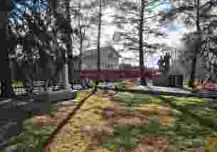 Воинское кладбище, где похоронены воины Советской Армии, погибшие в боях с немецко-фашистскими захватчиками в период Великой Отечественной войны за освобождения г. Чудово